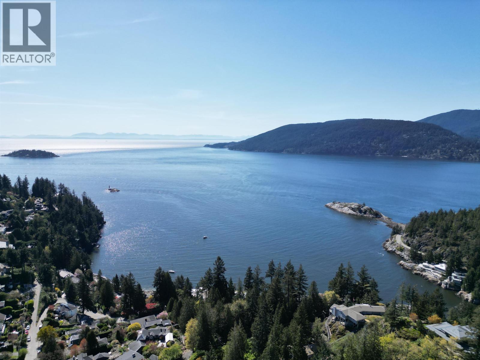 6415 WELLINGTON AVENUE, West Vancouver