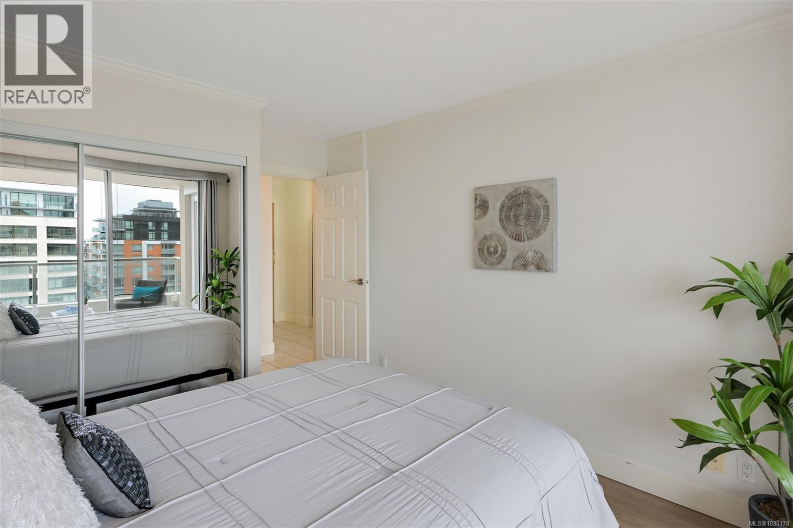 #1008 835 View St - 15