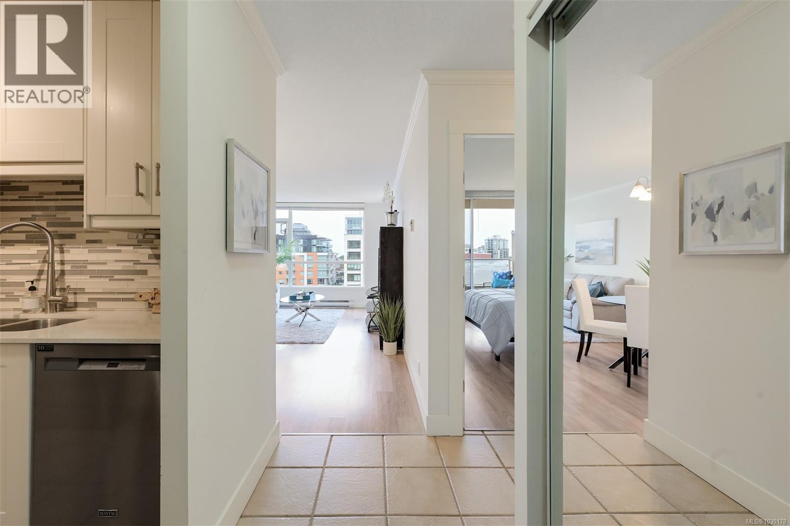 #1008 835 View St - 12