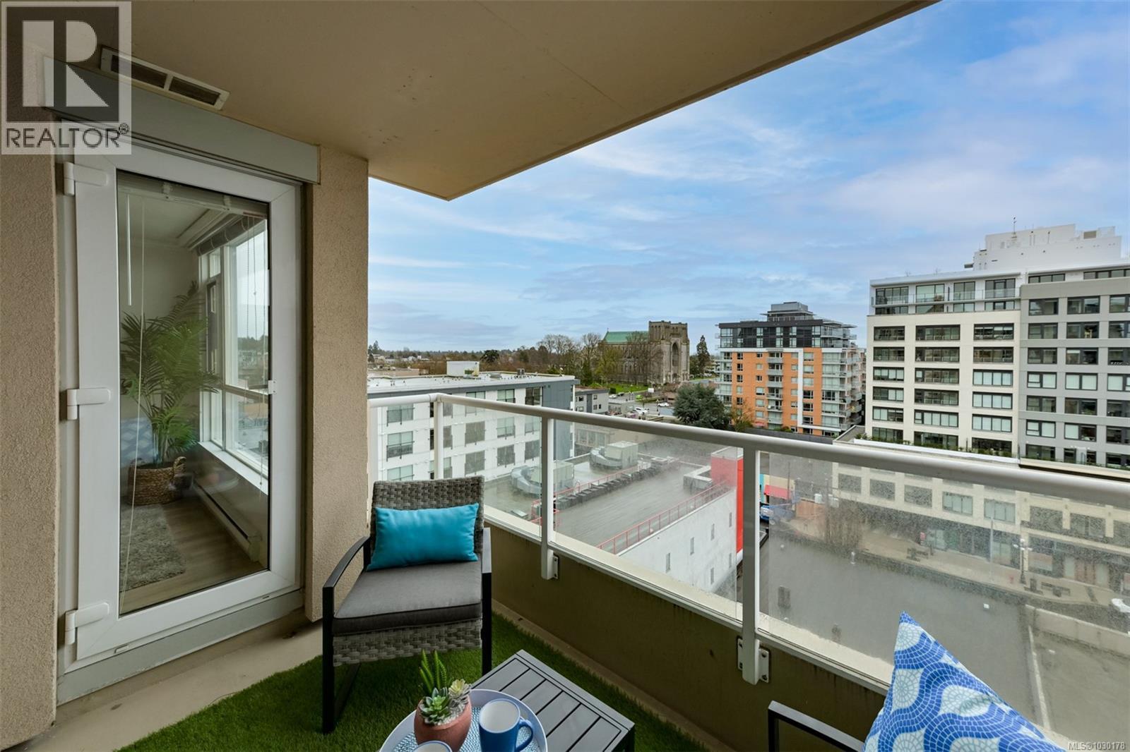 #1008 835 View St - 17