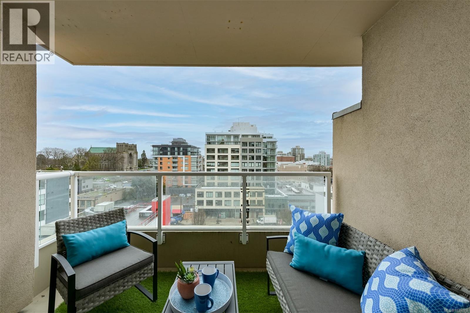 #1008 835 View St - 16
