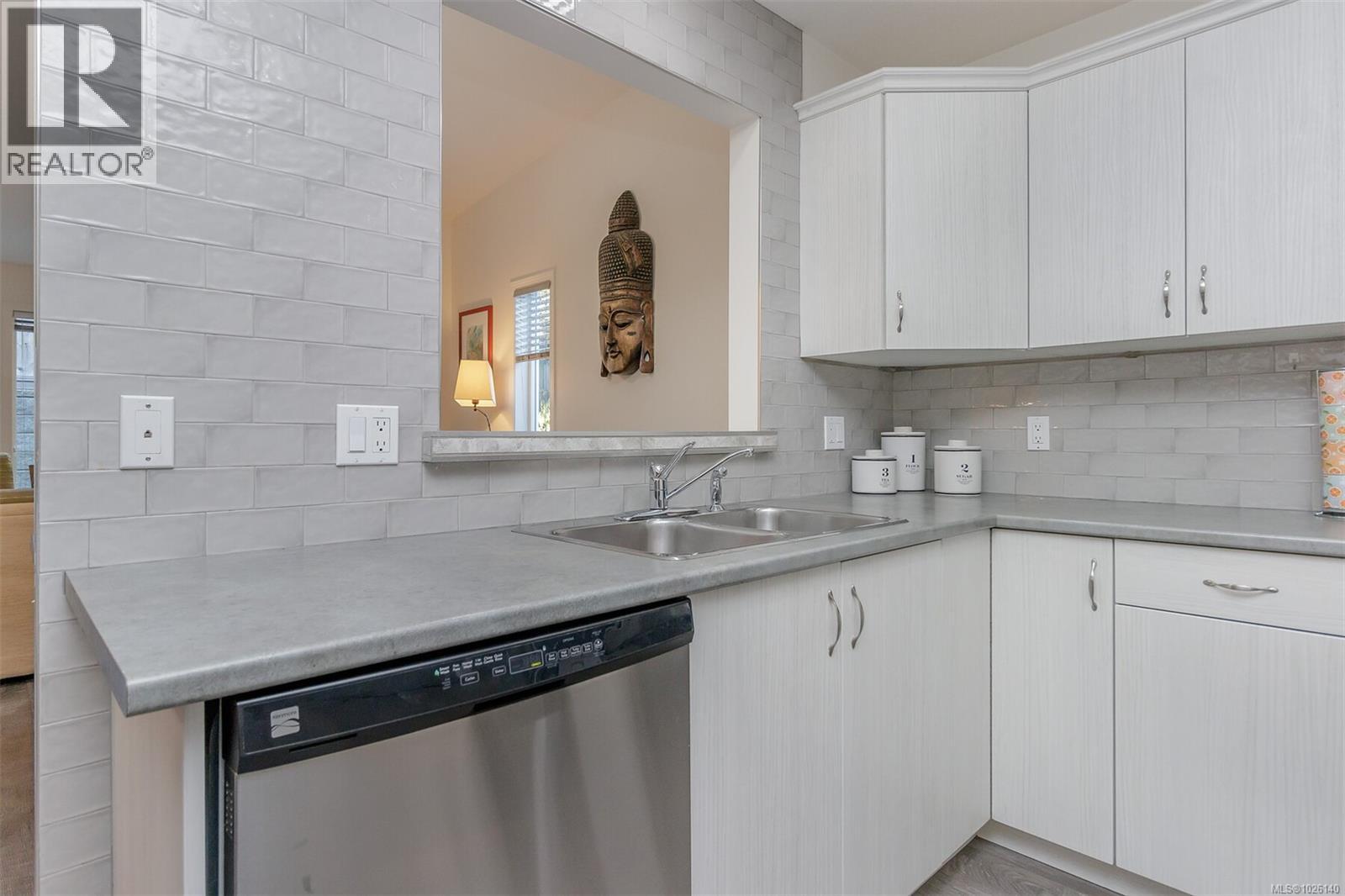 #10 332 Belaire St - 22