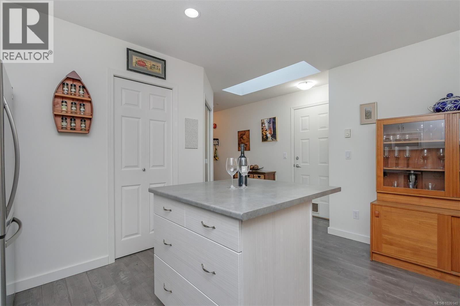 #10 332 Belaire St - 25