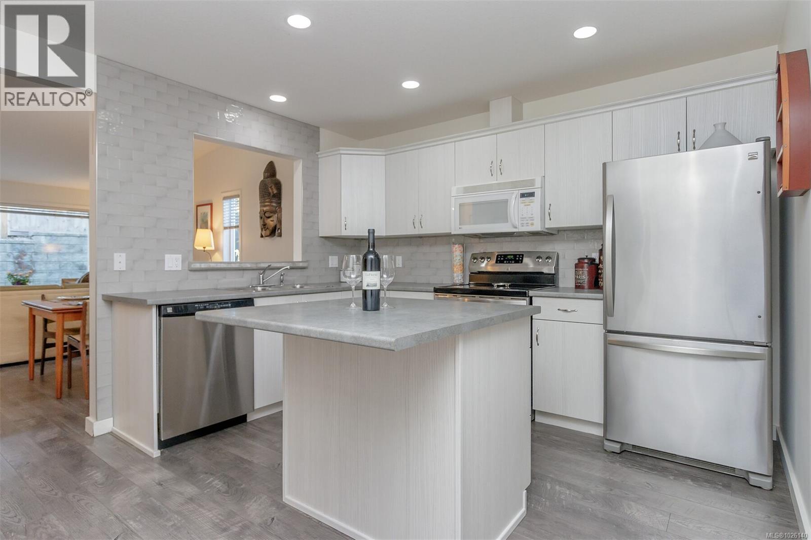 #10 332 Belaire St - 20