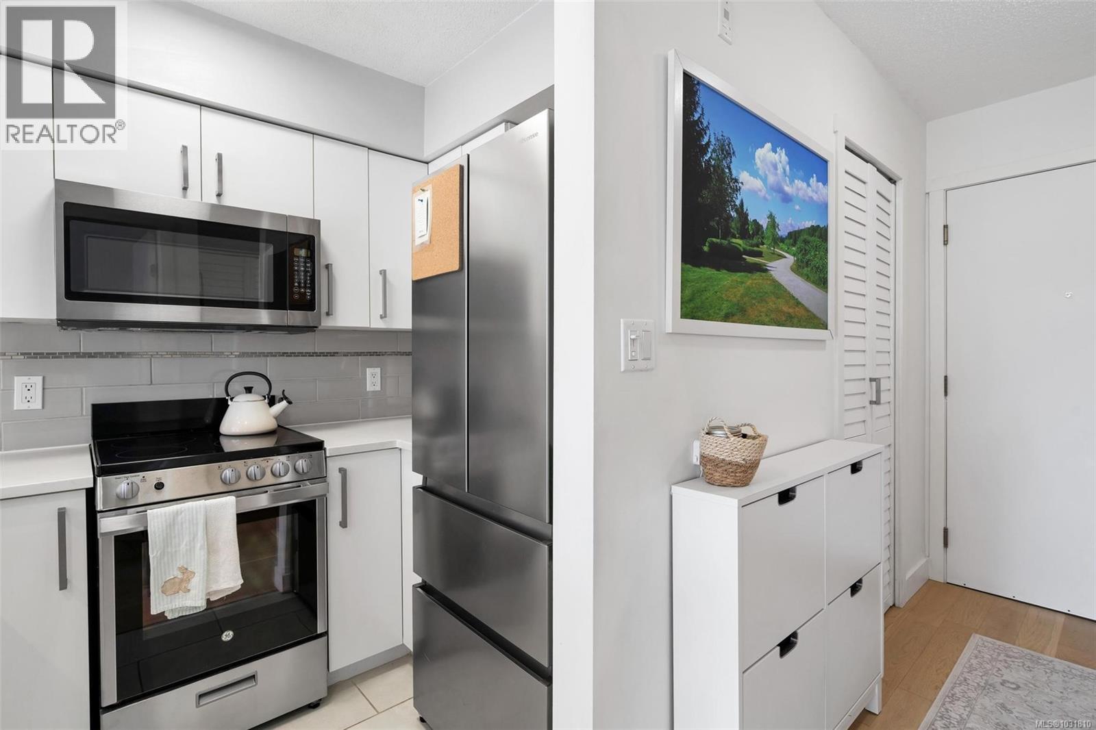 #304 2227 James White Blvd - 10