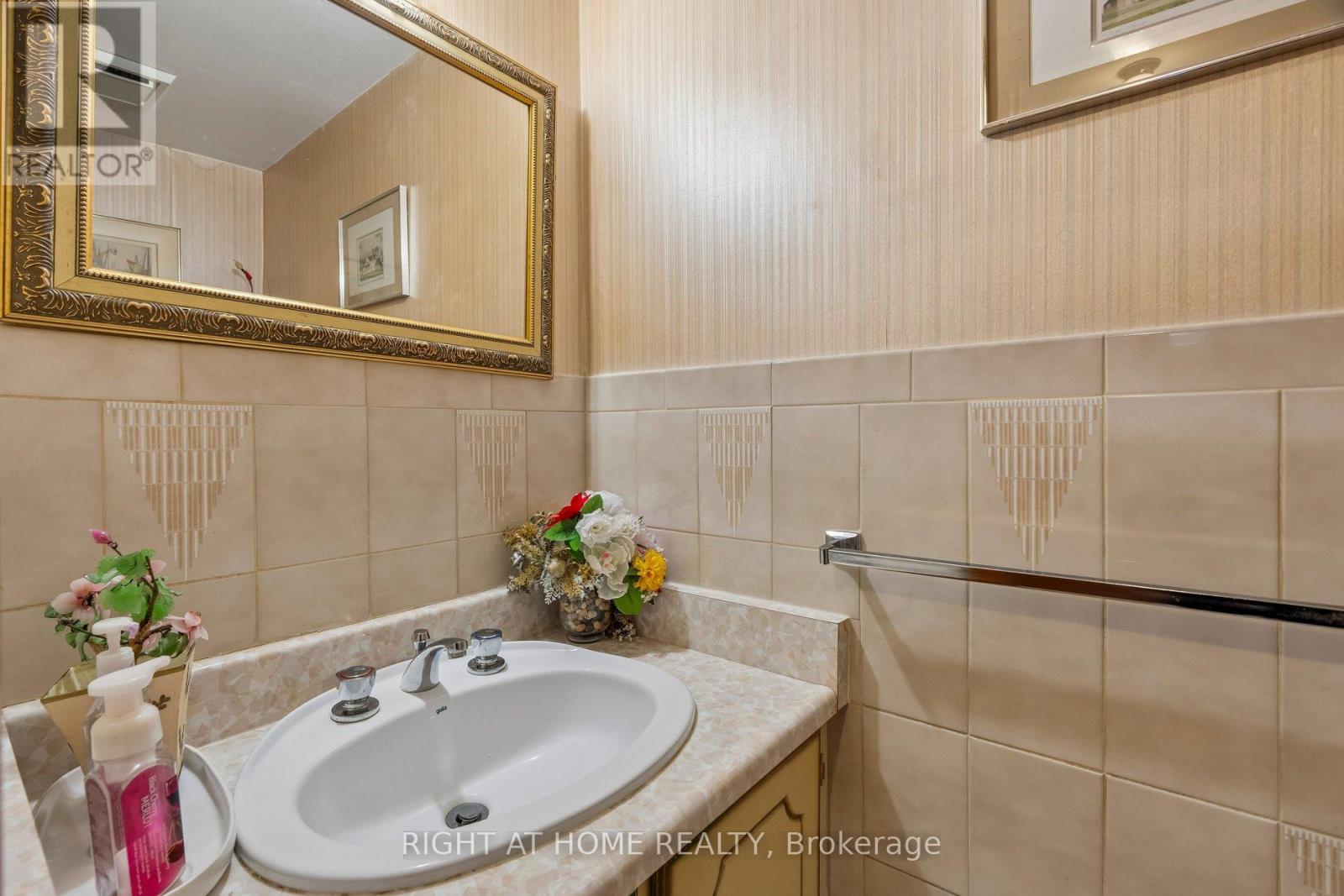 16 ASCOLDA BOULEVARD - 17