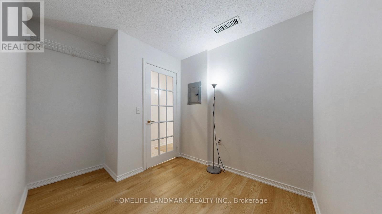 215 - 28 OLIVE AVENUE — photo 11