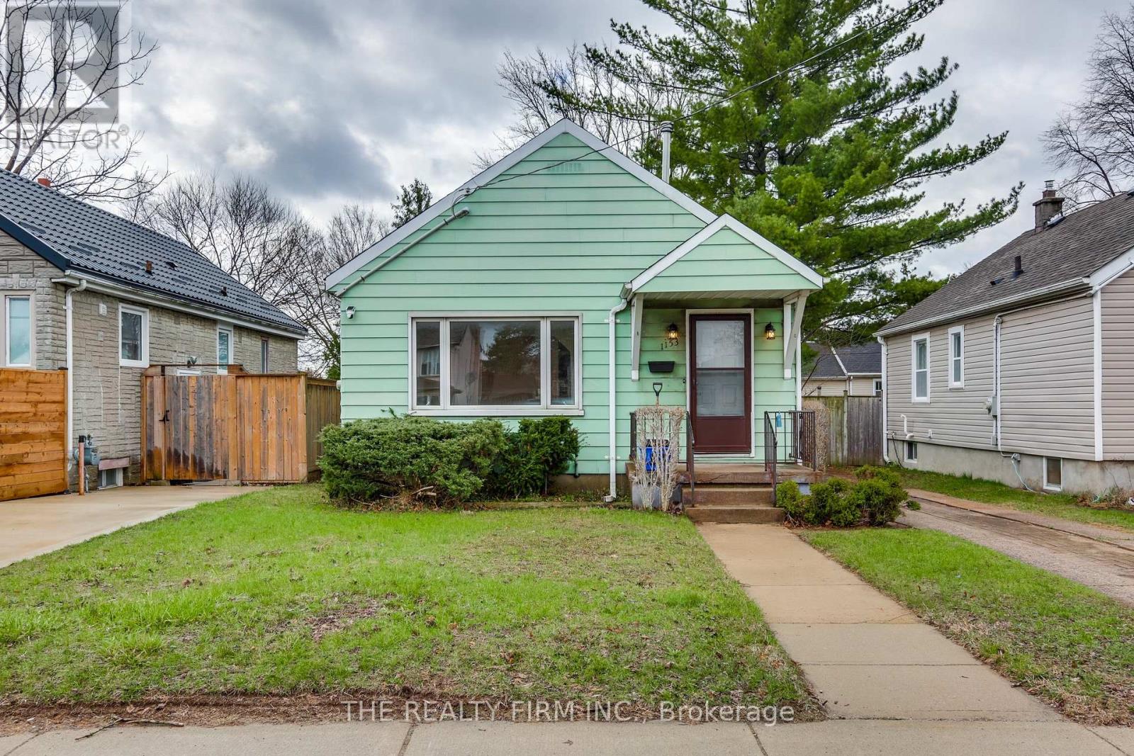 1153 TRAFALGAR STREET