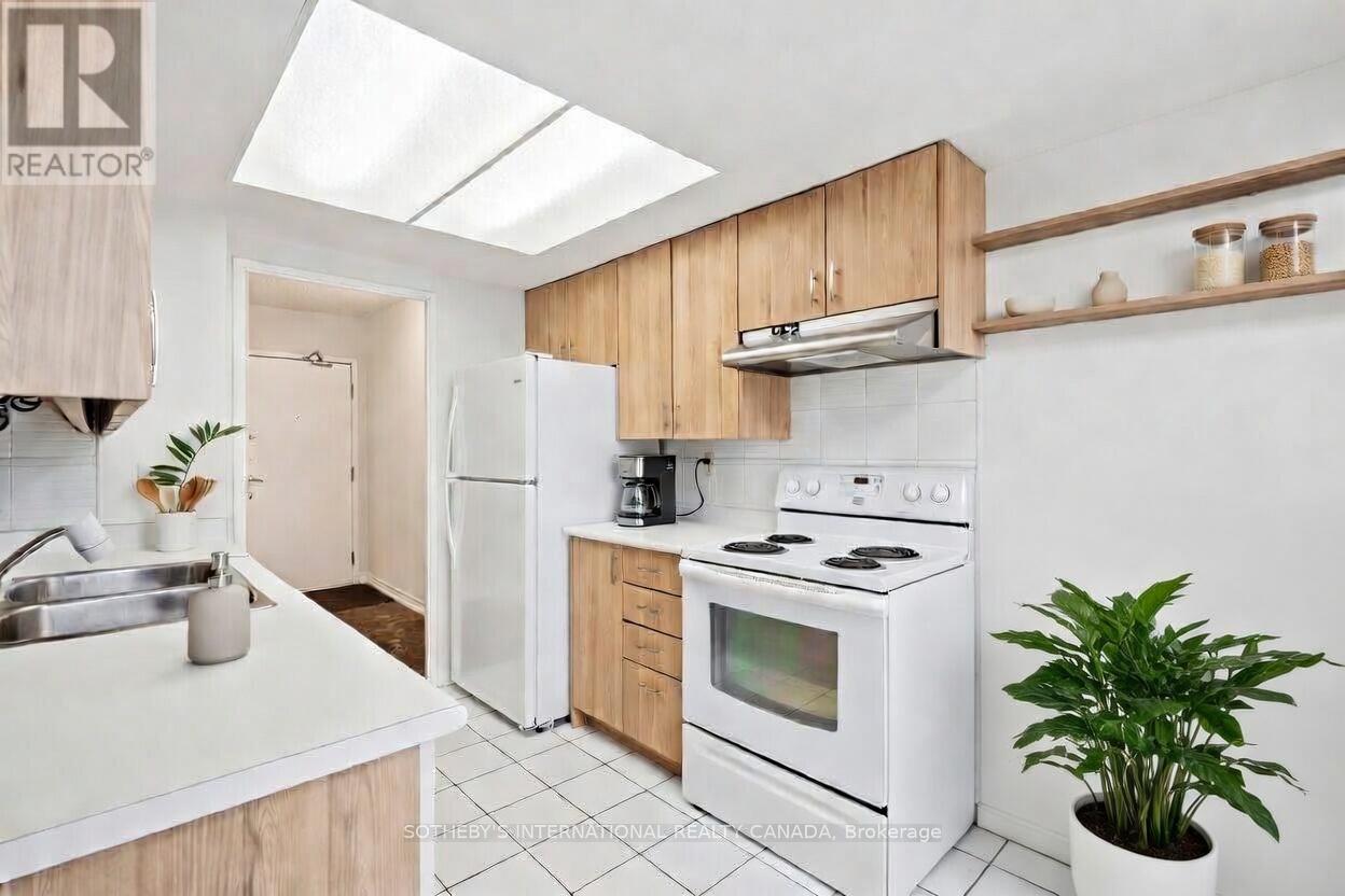 #1512 75 KING STREET E - 2