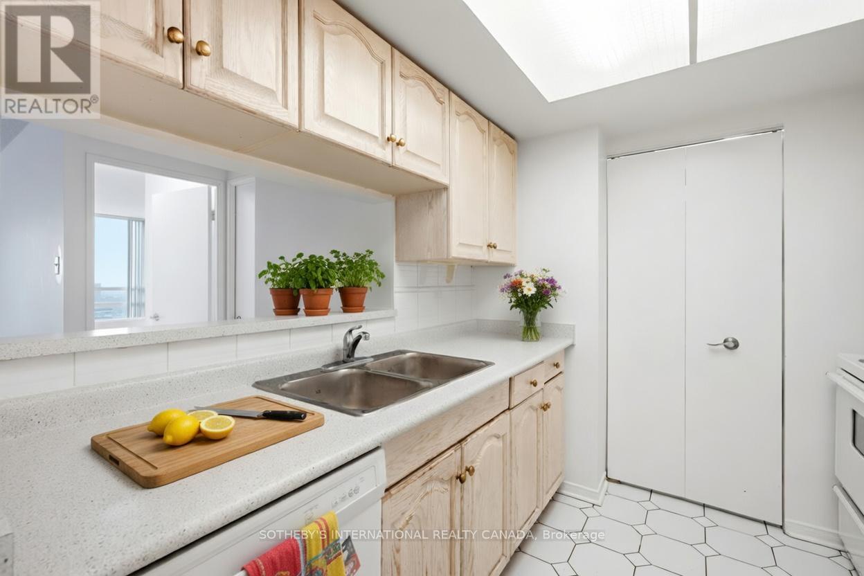 #1609 75 KING STREET E - 11
