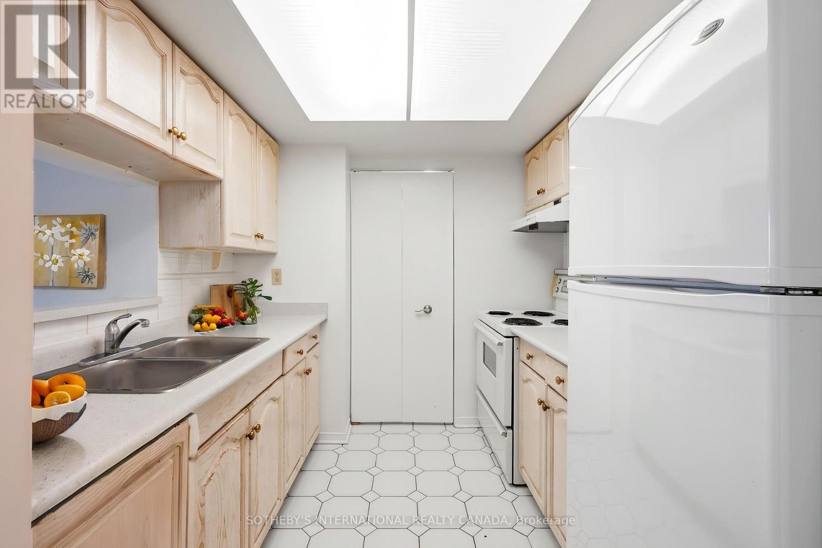 #1609 75 KING STREET E - 8