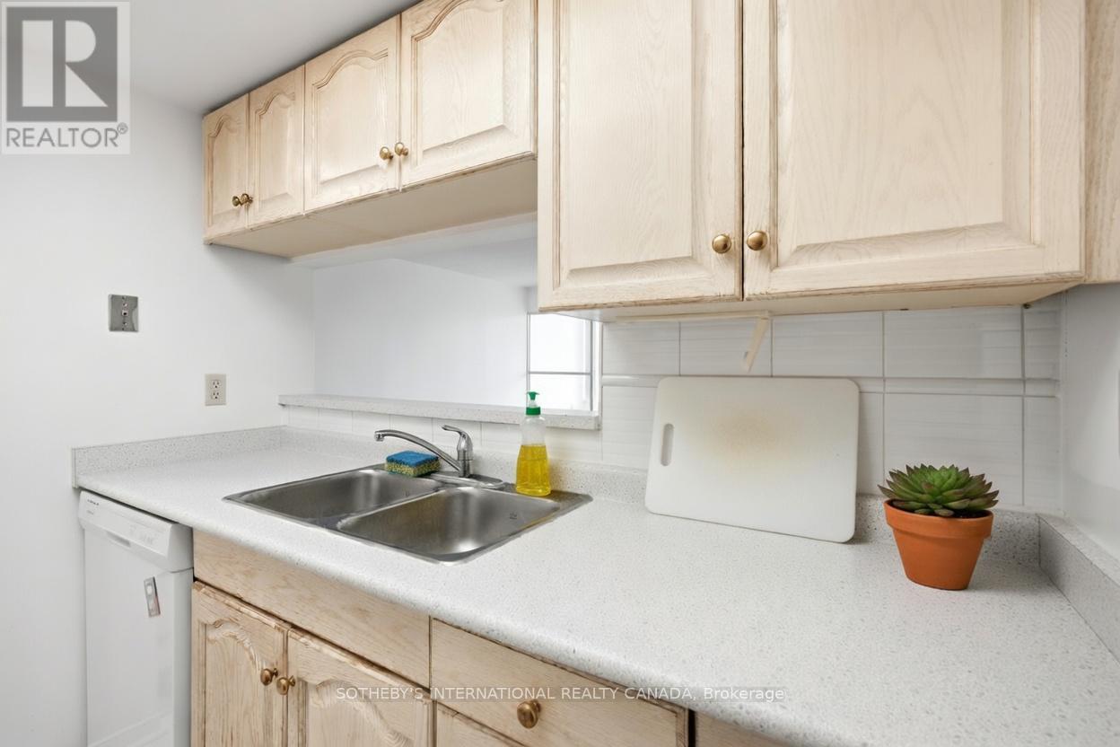 #1609 75 KING STREET E - 9