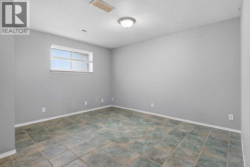 Single Family House Bi-level for Sale in  Fallingworth Court NE Falconridge Calgary 