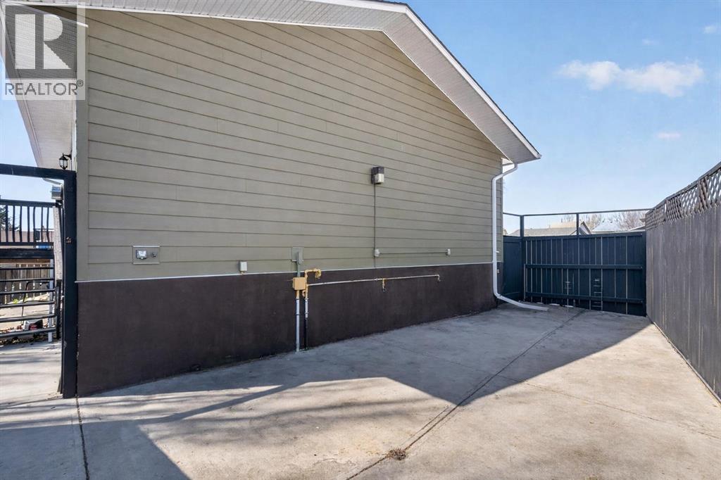 Single Family House Bi-level for Sale in  Fallingworth Court NE Falconridge Calgary 