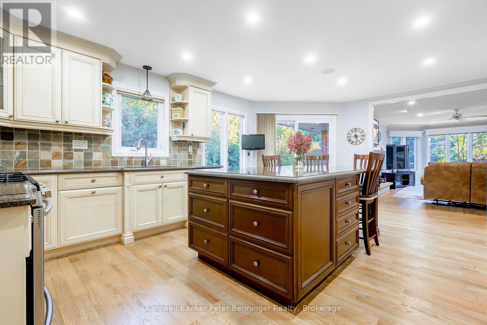 152 TREEGROVE CIRCLE - 10