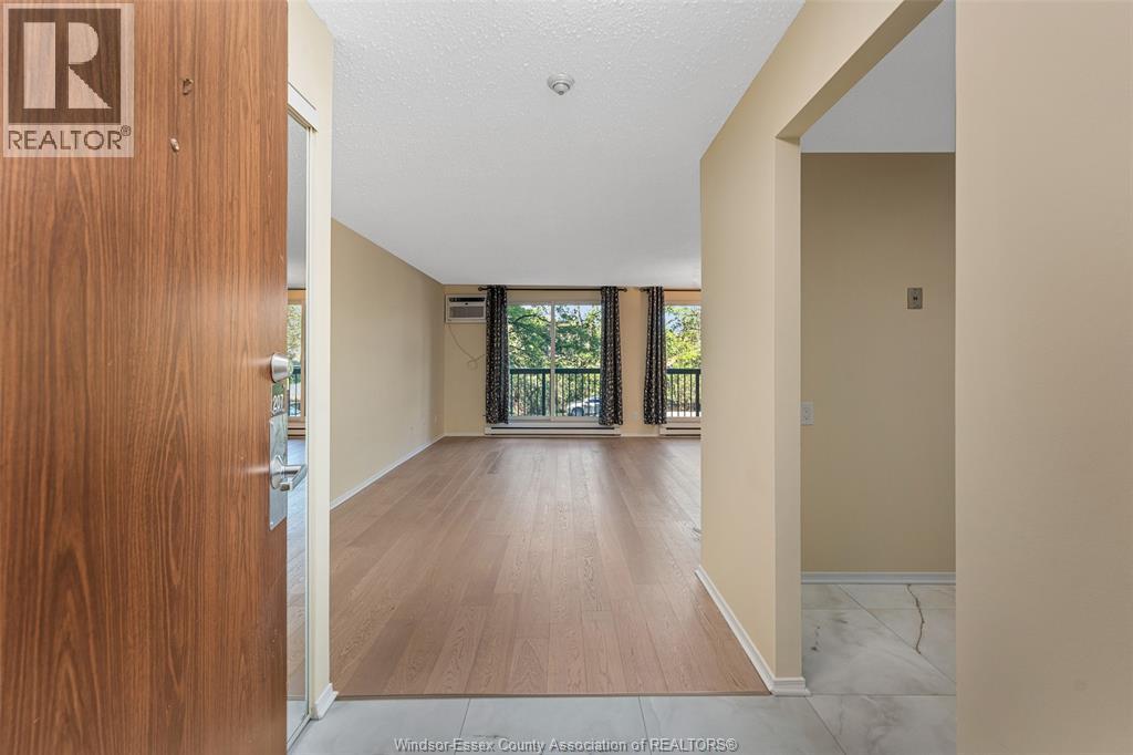 #207 3936 WYANDOTTE STREET East - 12
