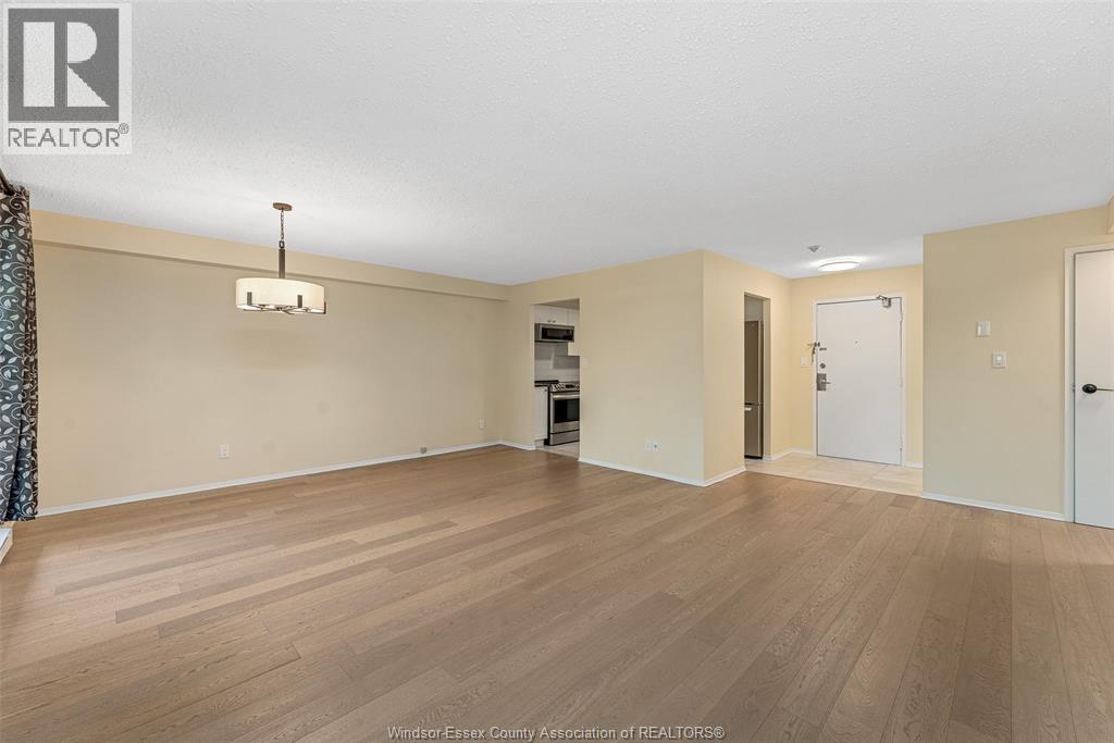#207 3936 WYANDOTTE STREET East - 14