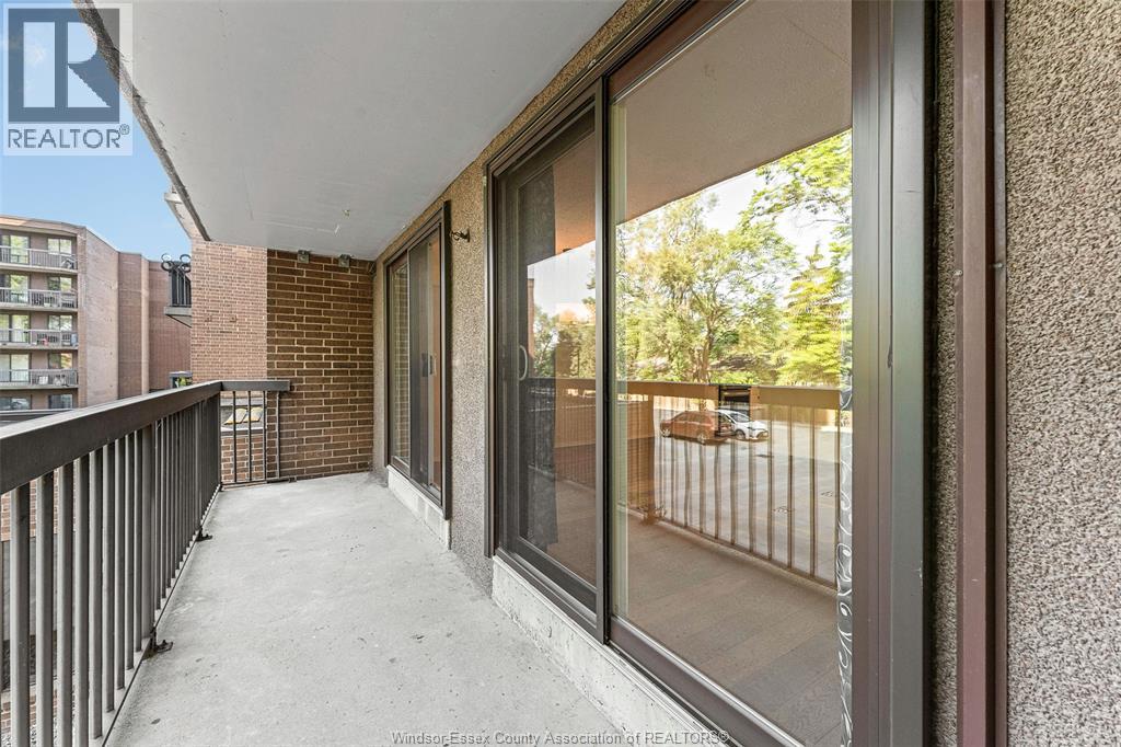#207 3936 WYANDOTTE STREET East - 17