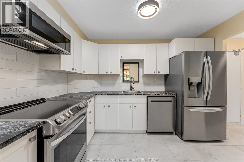 #207 3936 WYANDOTTE STREET East - 19