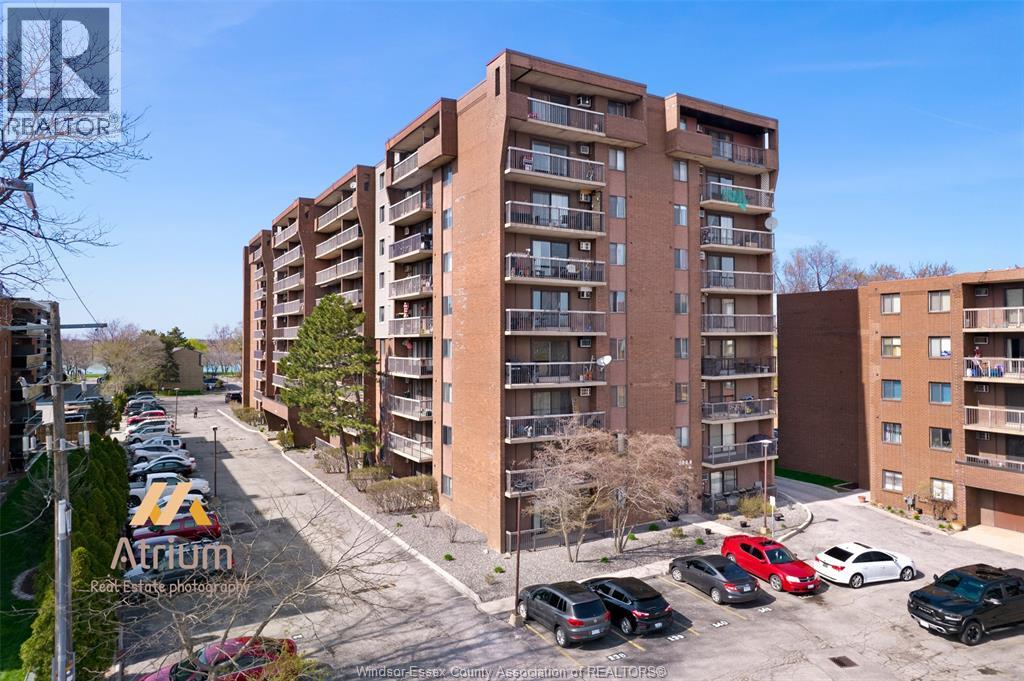 #207 3936 WYANDOTTE STREET East - 2