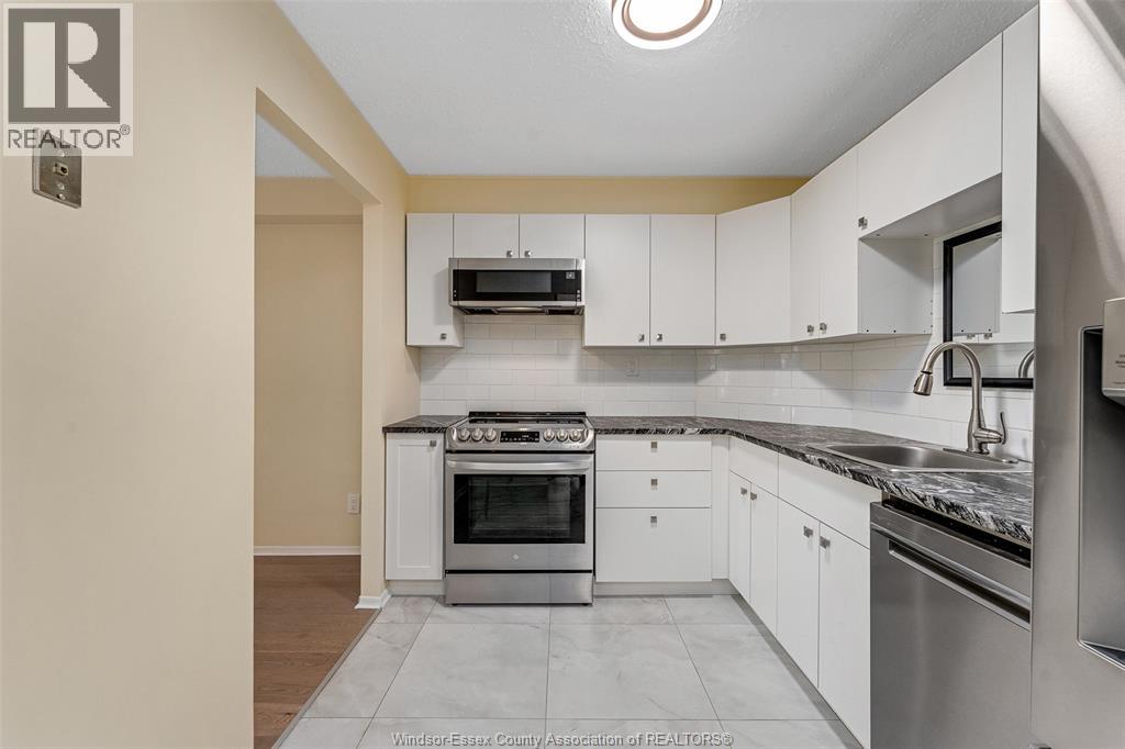 #207 3936 WYANDOTTE STREET East - 20