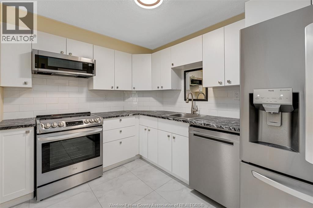 #207 3936 WYANDOTTE STREET East - 21