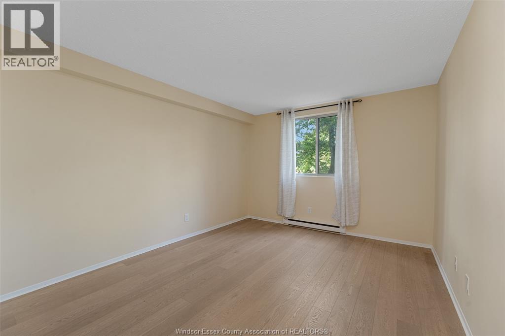 #207 3936 WYANDOTTE STREET East - 22