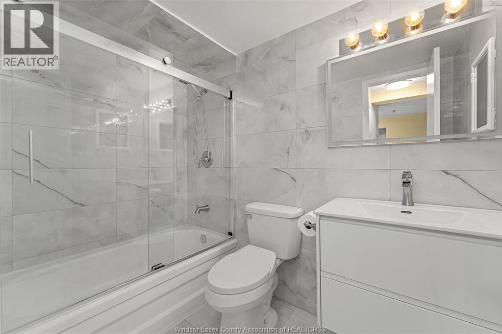 #207 3936 WYANDOTTE STREET East - 23