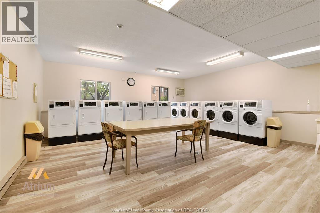 #207 3936 WYANDOTTE STREET East - 4
