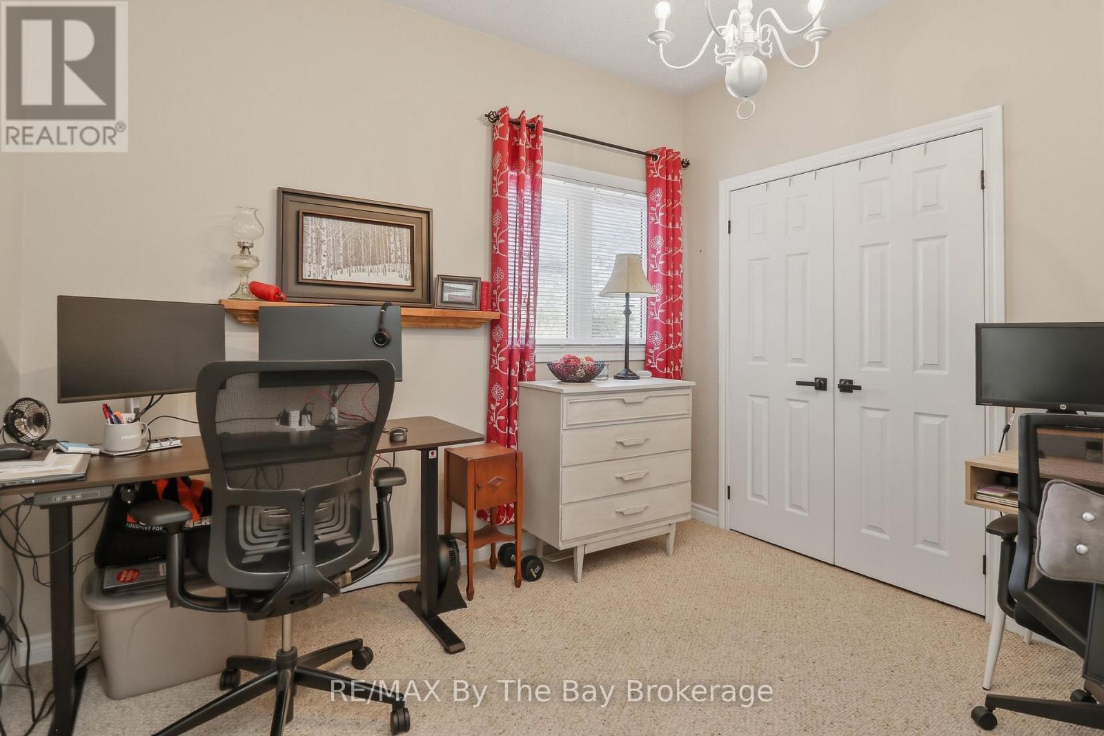 18 MAPLE DRIVE - 32