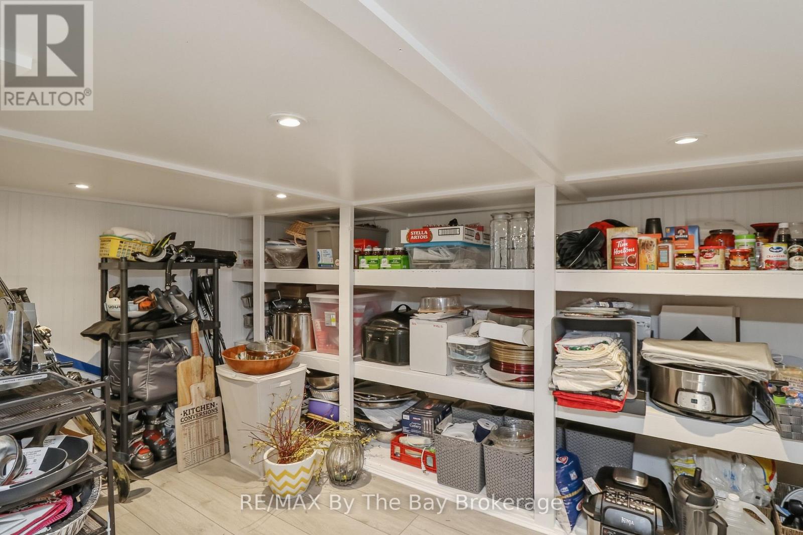 18 MAPLE DRIVE - 45