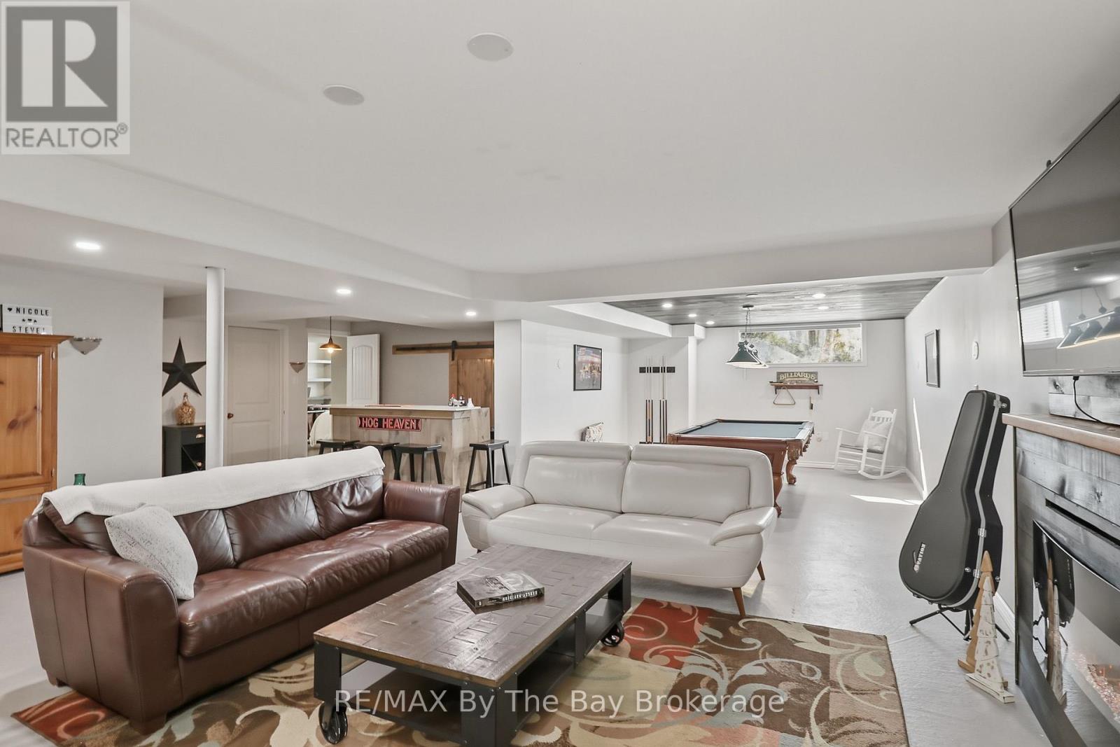 18 MAPLE DRIVE - 6