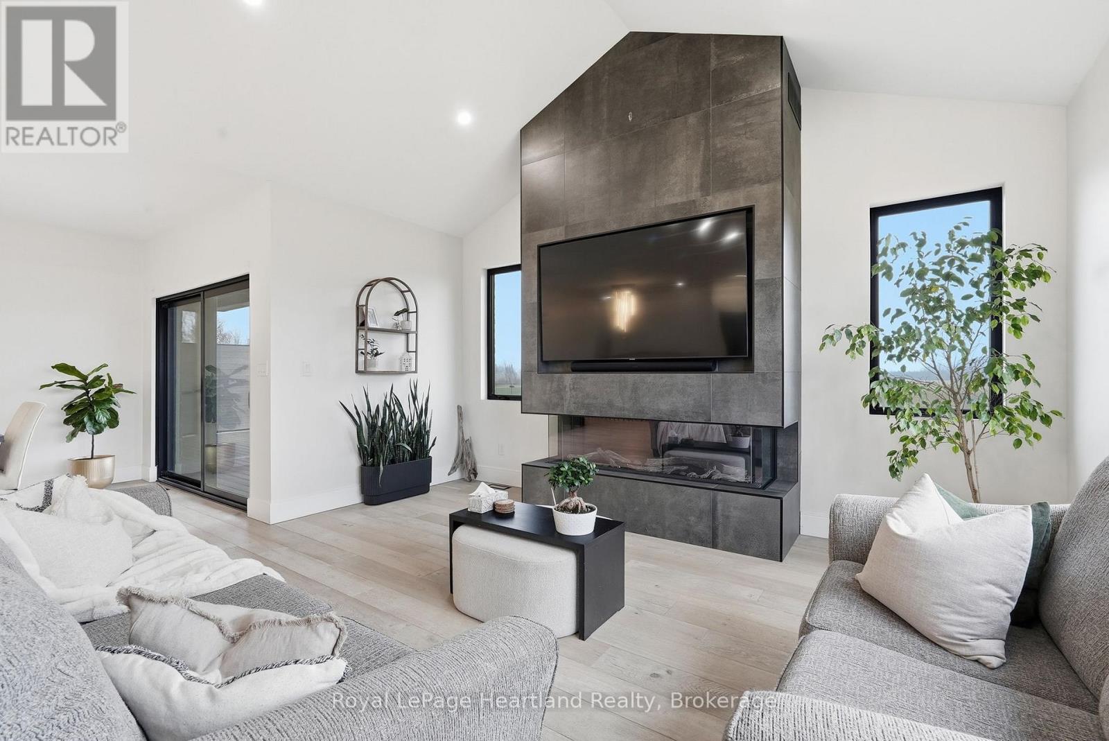 16 MINTO STREET S - 16