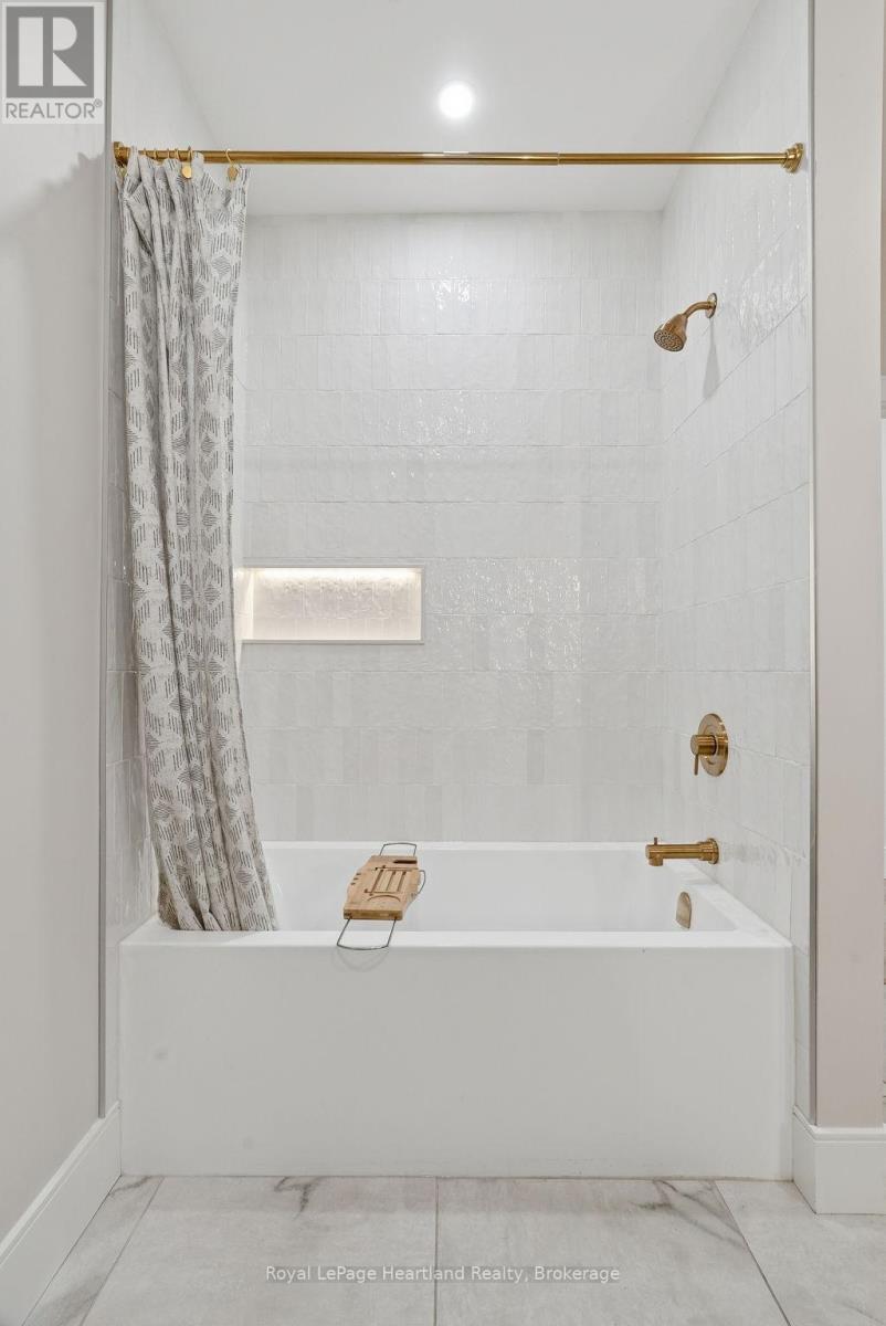 16 MINTO STREET S - 21