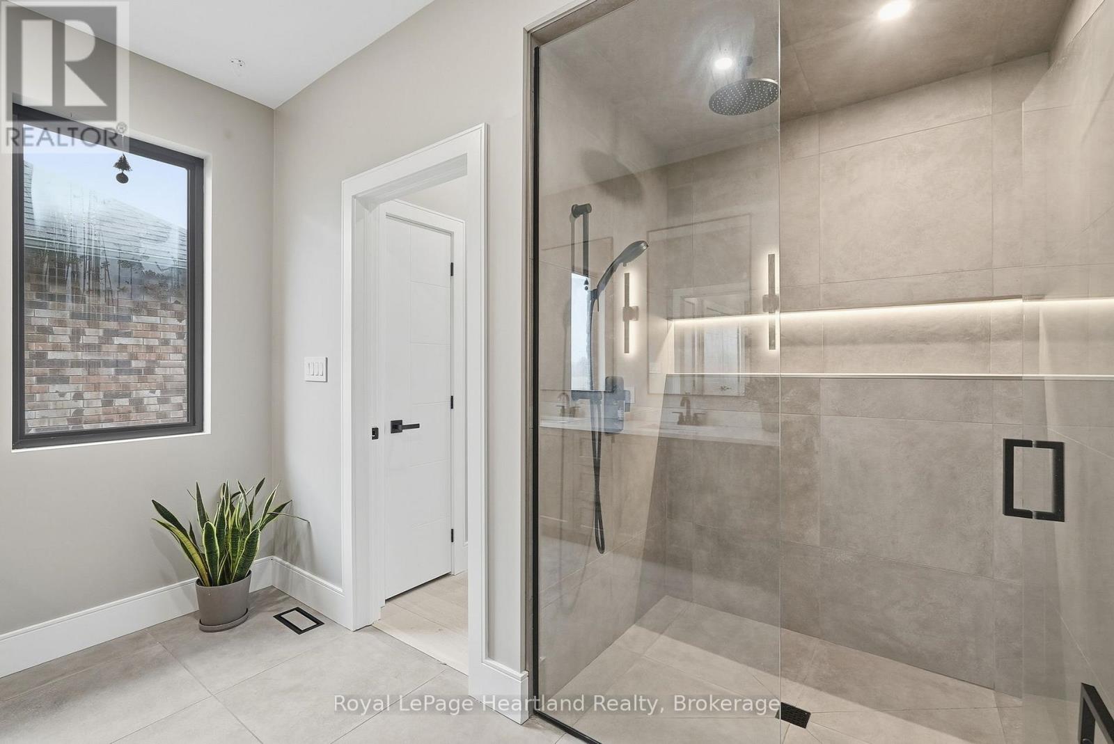16 MINTO STREET S - 29