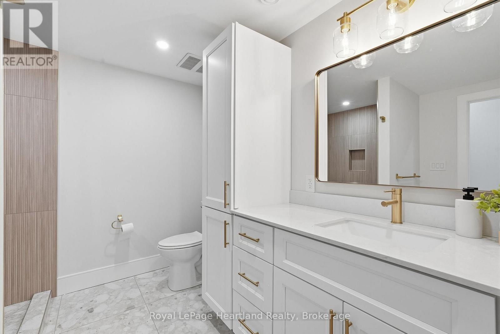 16 MINTO STREET S - 35
