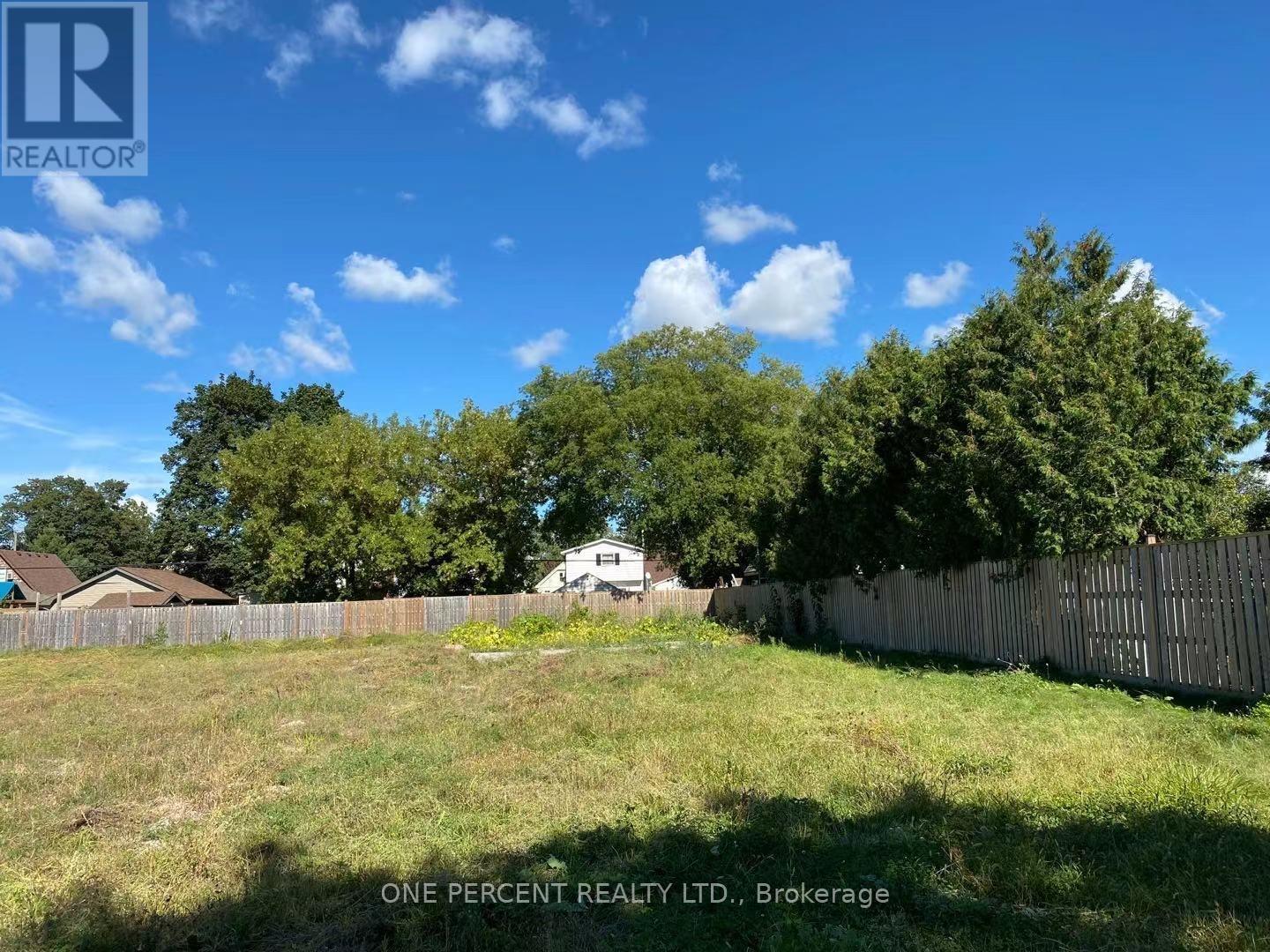 32 HUME STREET E — photo 2