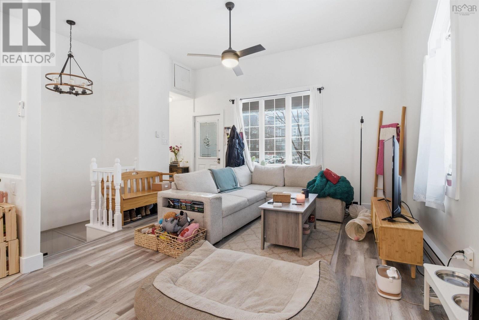 Property 11 of 17 of 2732 Gladstone Street