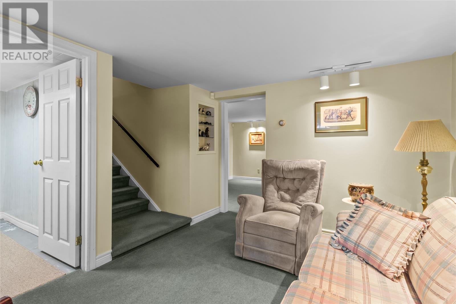 9 St. Laurent Street — photo 17