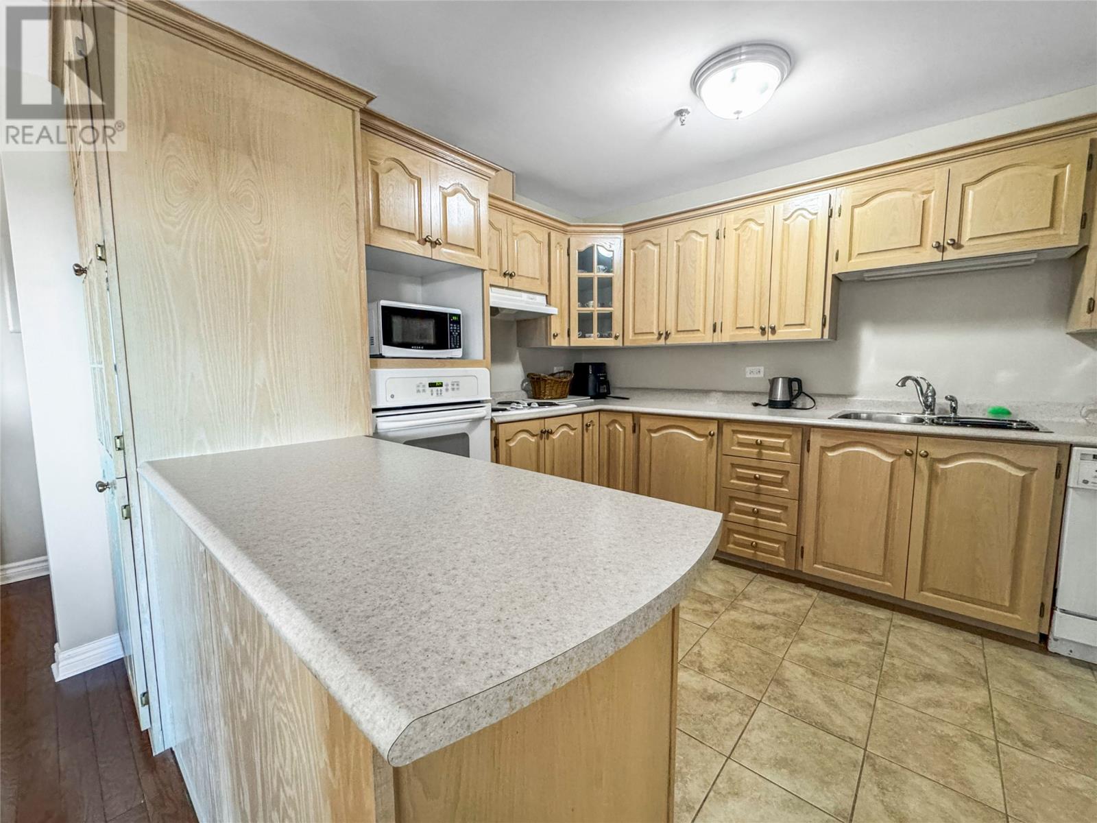 #410 100 ELIZABETH AVENUE - 15