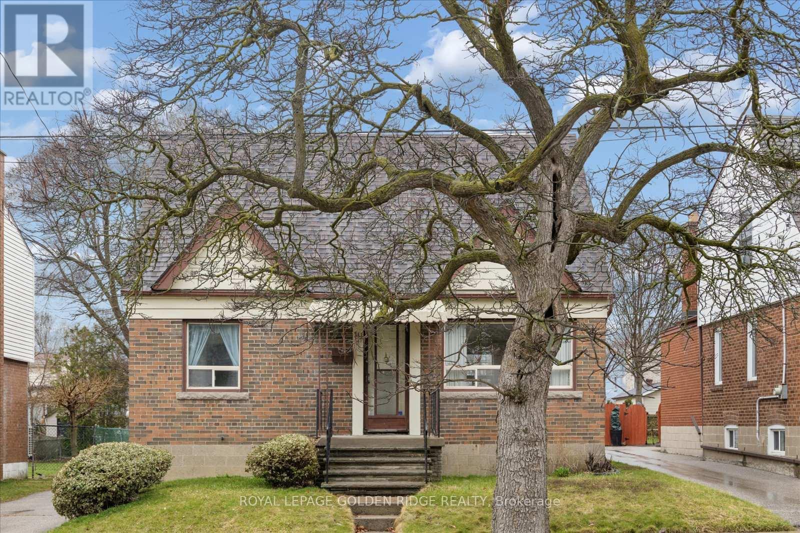 10 EASTGATE CRESCENT