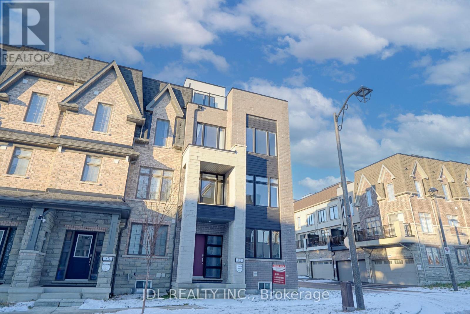 32 GUARDHOUSE CRESCENT - 1