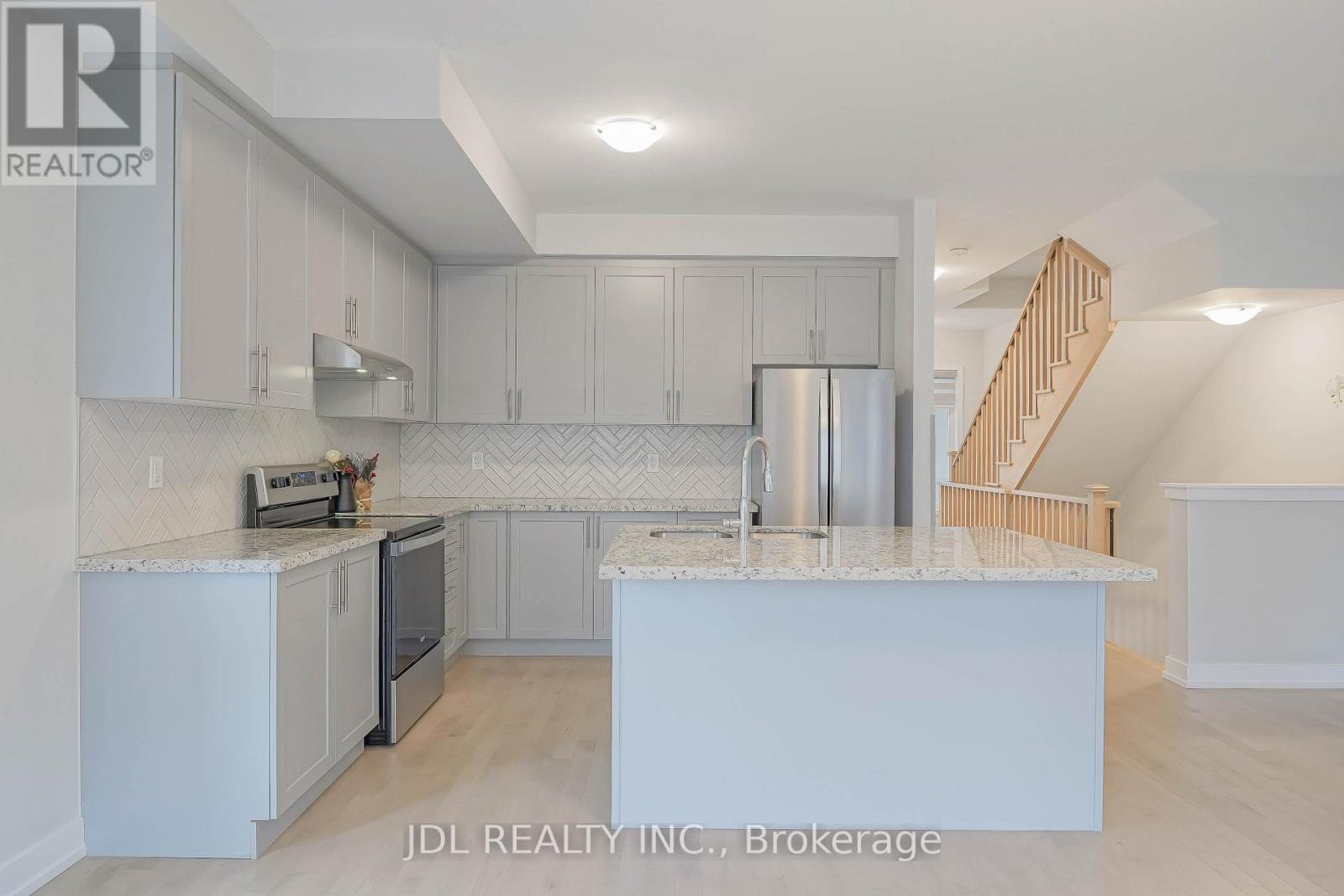32 GUARDHOUSE CRESCENT - 10