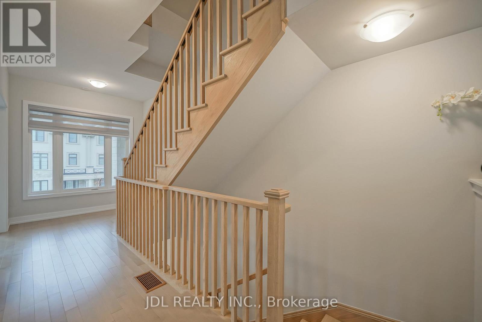 32 GUARDHOUSE CRESCENT - 12
