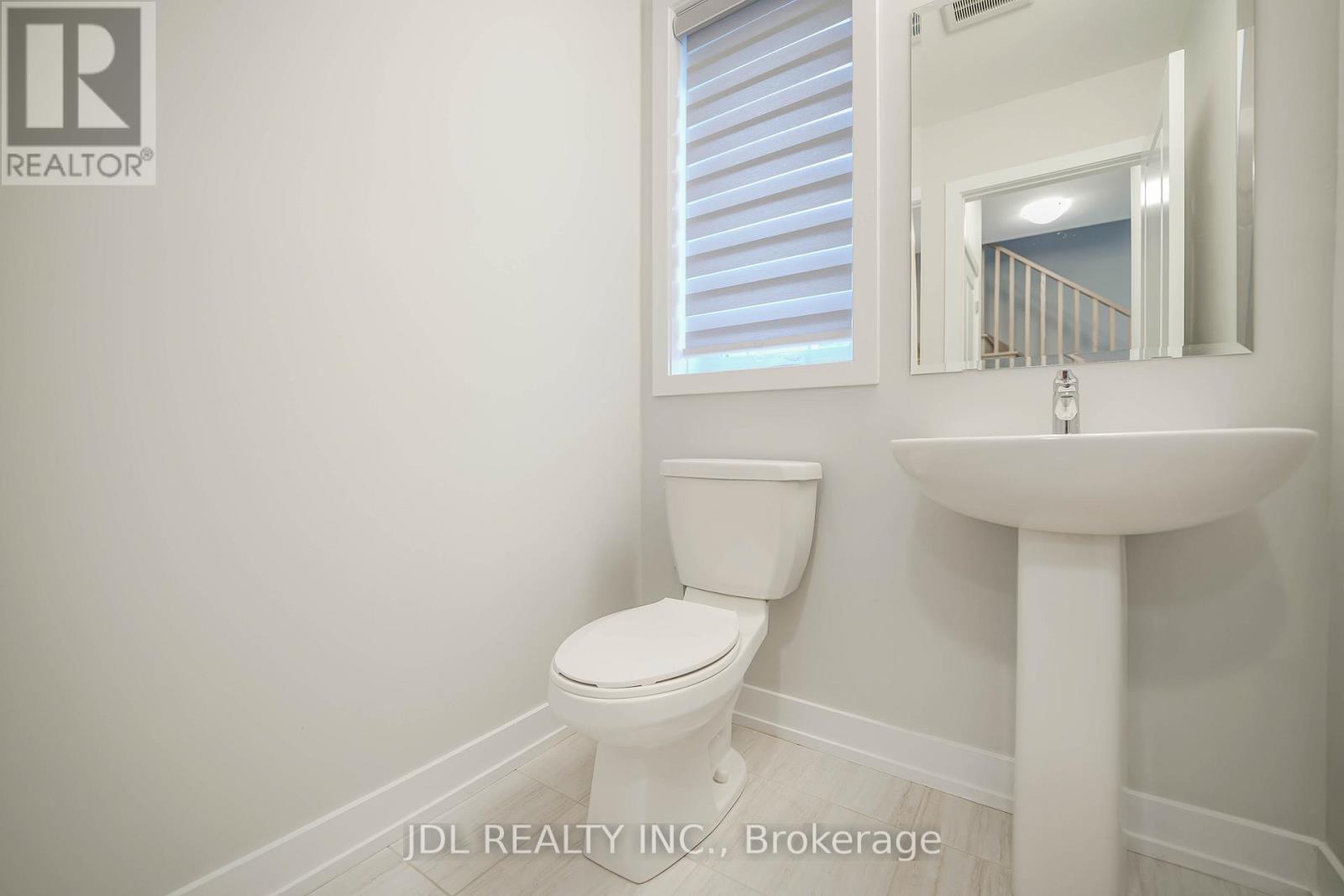 32 GUARDHOUSE CRESCENT - 17