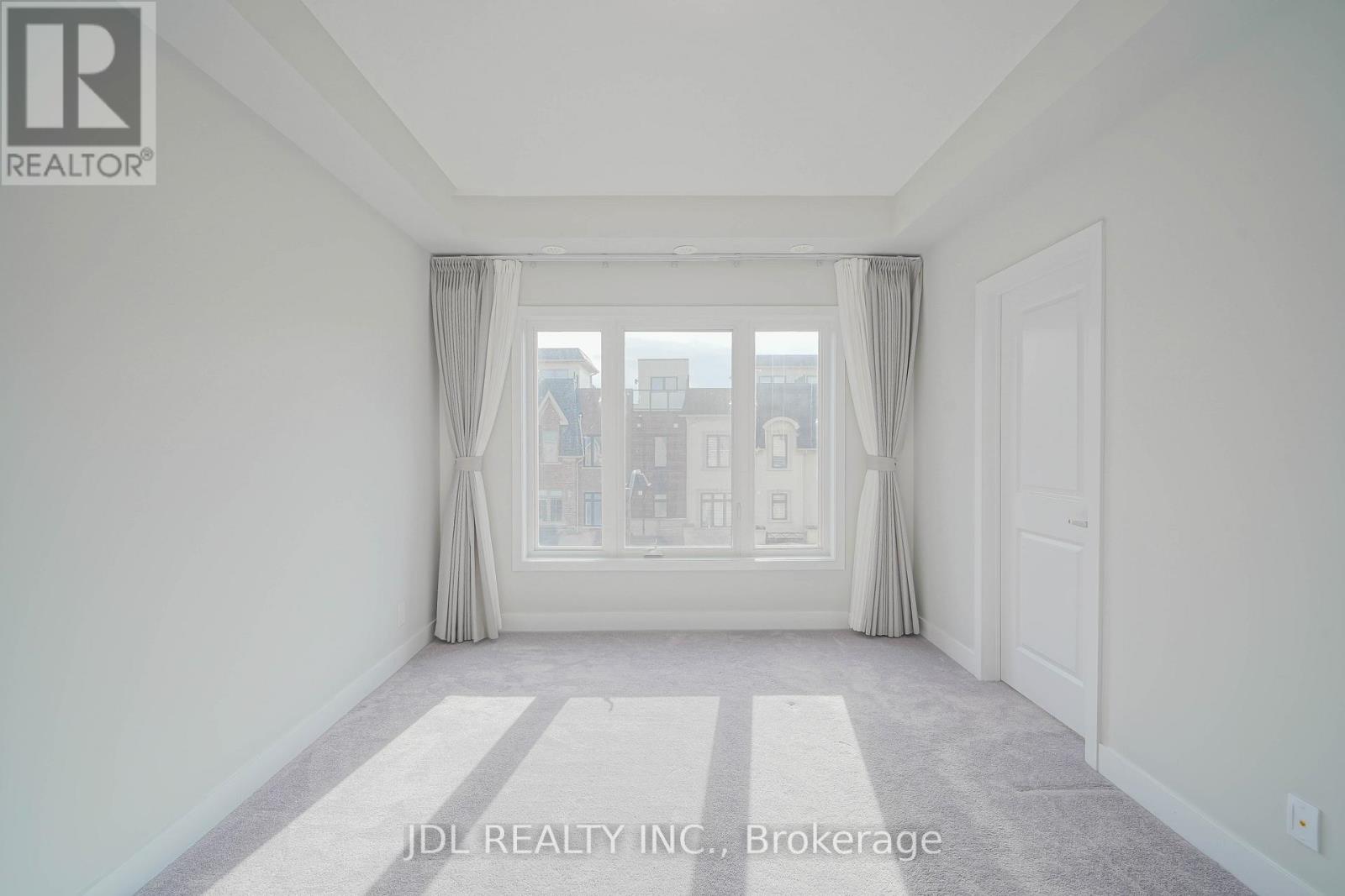 32 GUARDHOUSE CRESCENT - 20
