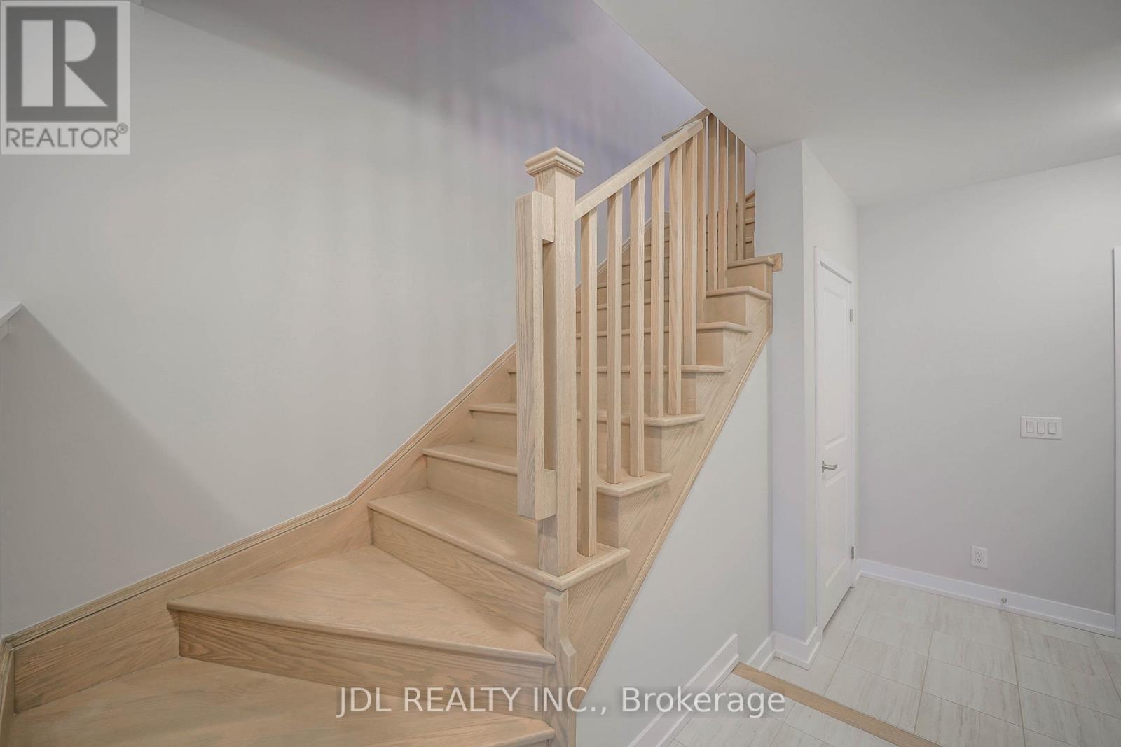 32 GUARDHOUSE CRESCENT - 28