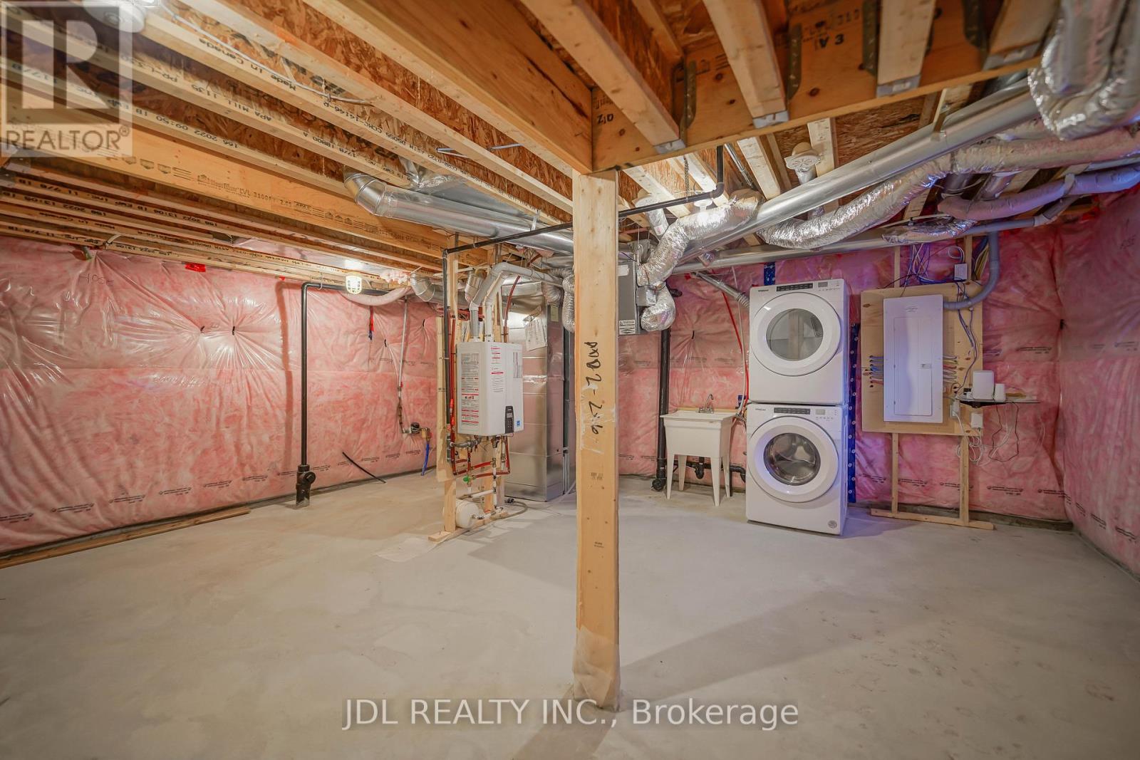 32 GUARDHOUSE CRESCENT - 30