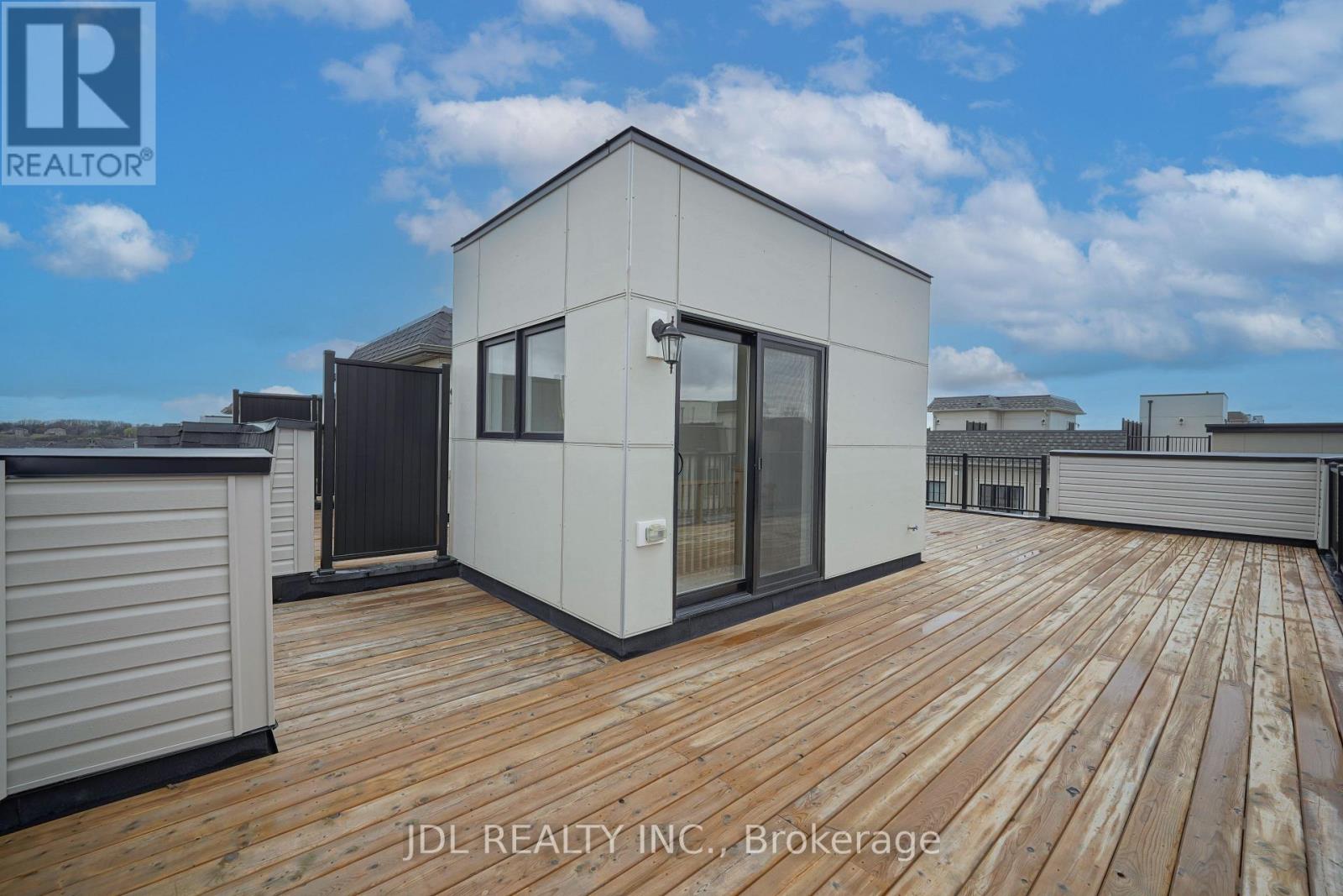 32 GUARDHOUSE CRESCENT - 34