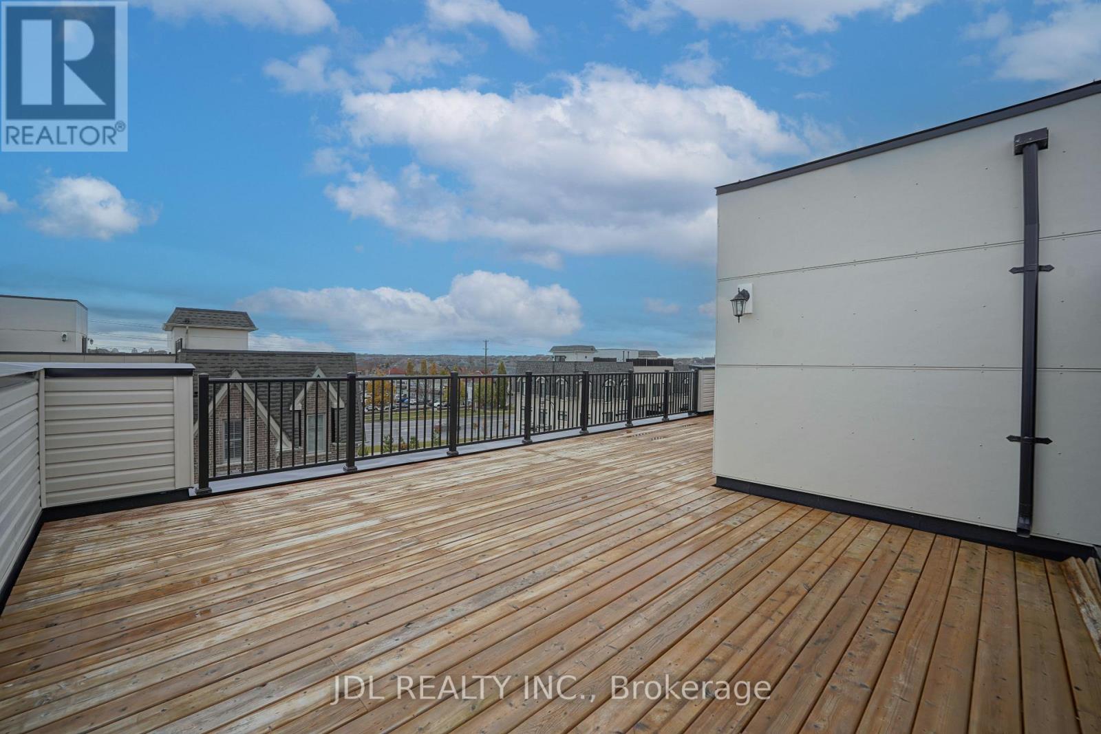32 GUARDHOUSE CRESCENT - 7
